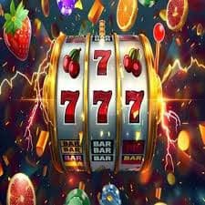 Pengguna membaca ketentuan bonus digital